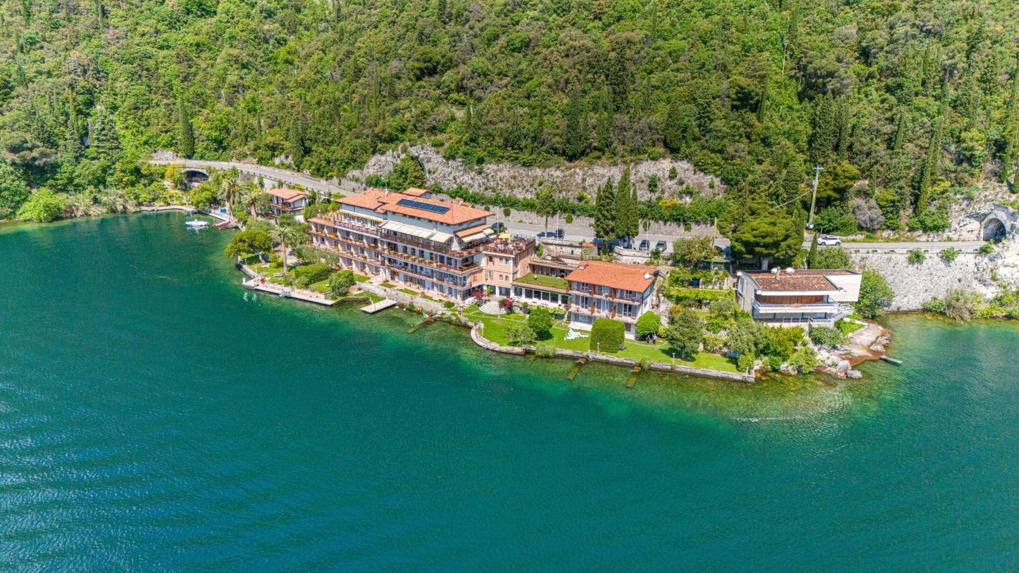 Hotel Forbisicle Tignale Exteriör bild